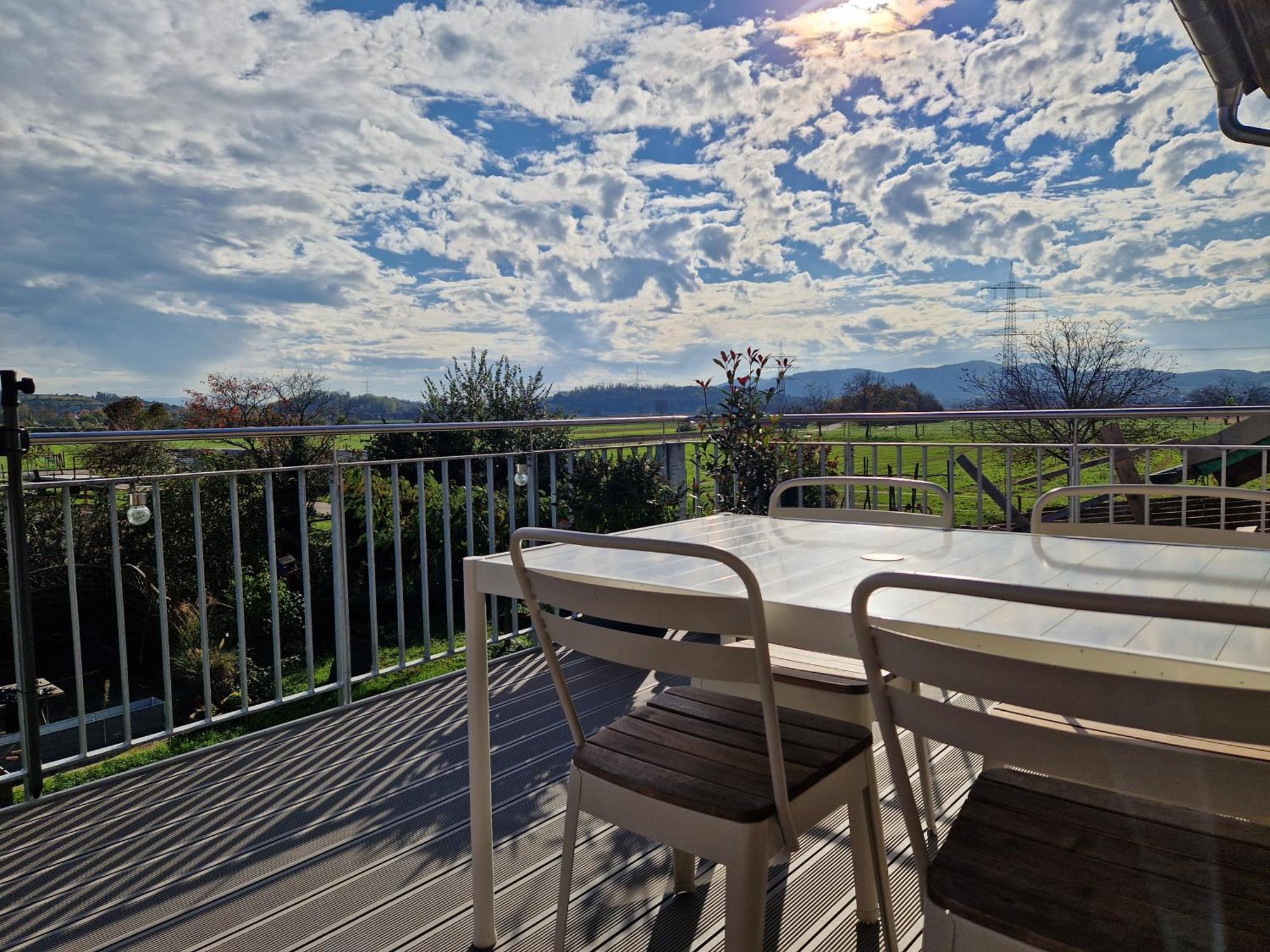 Fewo1 Neuwertige, Grosse 110Qm Fewo Ueber Zwei Etagen Mit Balkon Im Aussenbereich Riegel Bagian luar foto